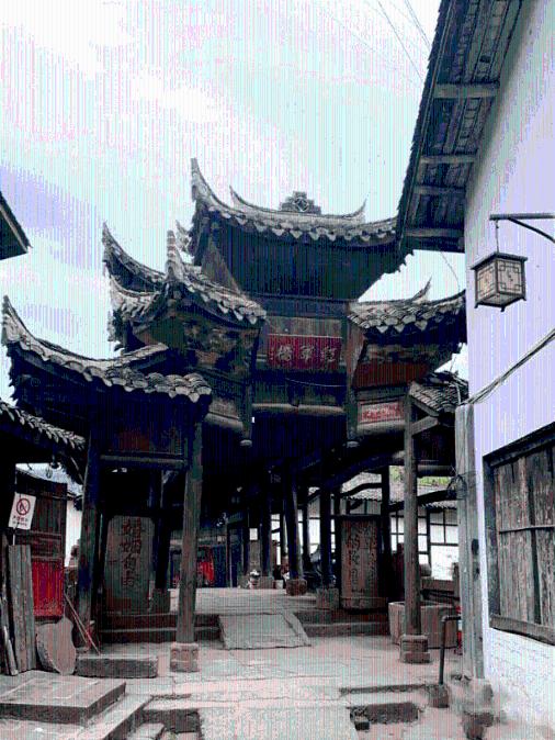 黄晓明母亲剧组探班做韭菜盒子 色香味俱全太诱人